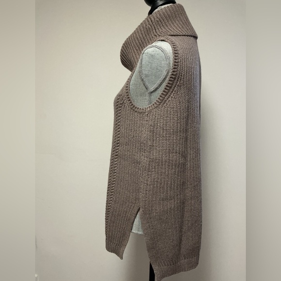 BANANA REPUBLIC KNIT SWEATER - Picture 4 of 12